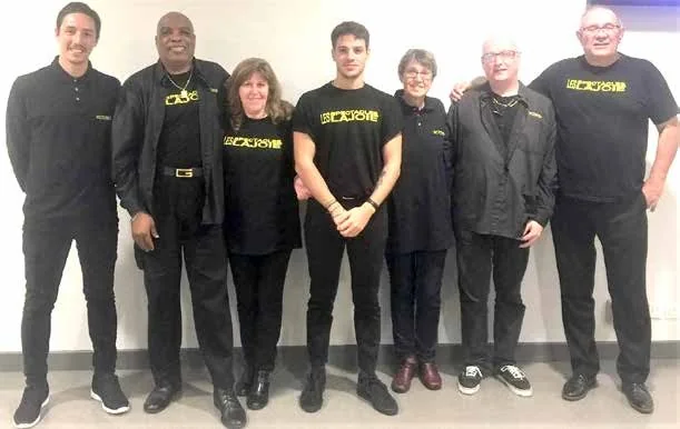 Georget Wilfried Lajoie avec des régisseurs et collaborateurs des Spectacles Lajoie